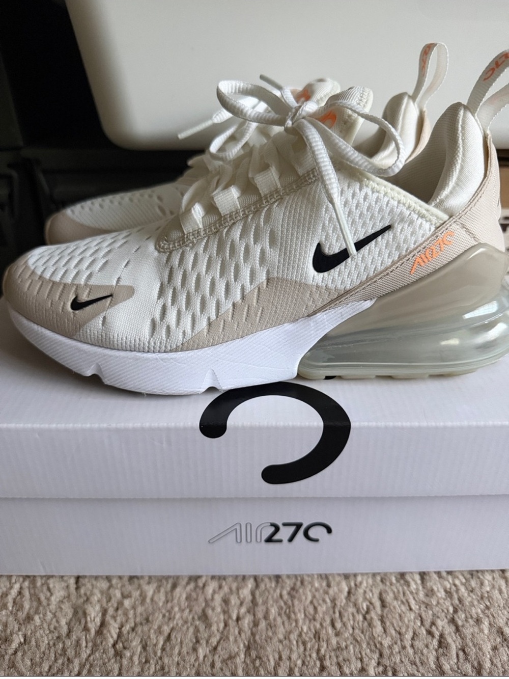 Nike- Air Max 270
